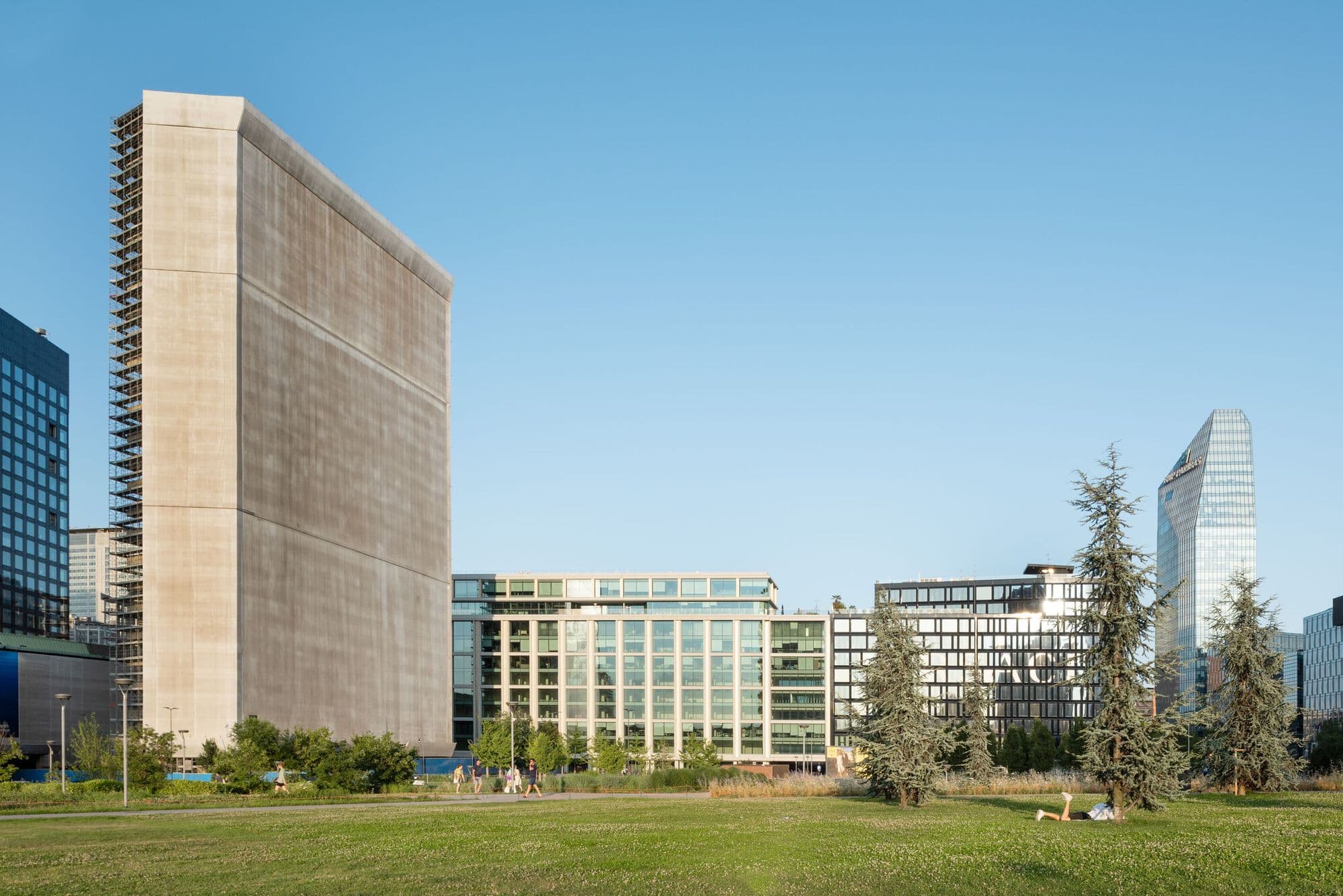 Pirelli 35 façade in Porta Nuova, Milan